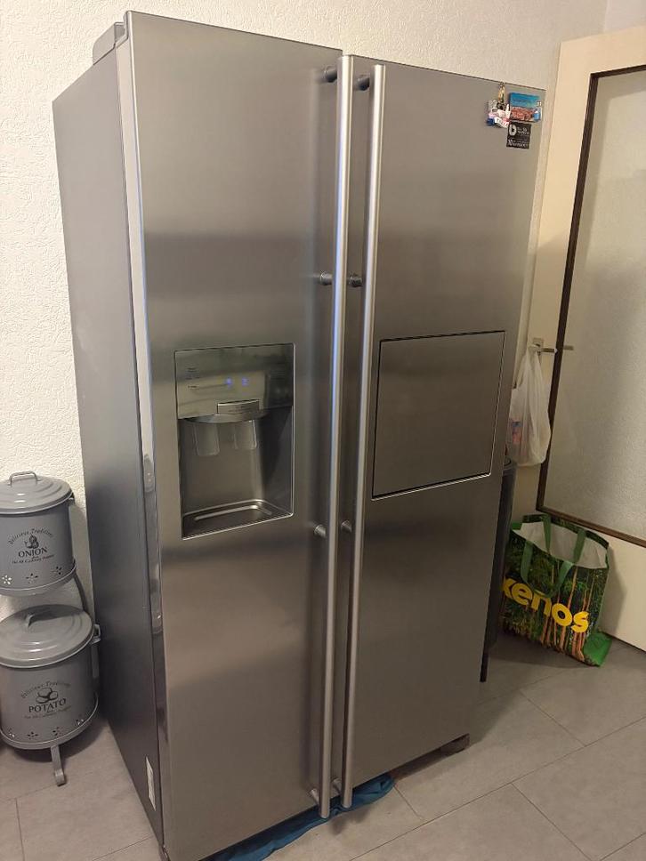 Amerikaanse koelkast mag gratis weg!, Witgoed en Apparatuur, Koelkasten en IJskasten, Gebruikt, Met aparte vriezer, 200 liter of meer