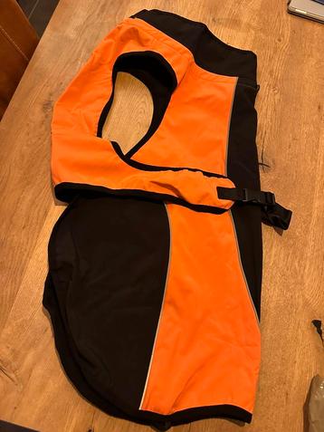 Hondenregenjas voor een grote hond, oranje met zwart beschikbaar voor biedingen