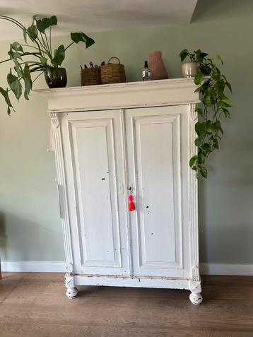 Leuke houten brocante kast (wit) 123 x 190 beschikbaar voor biedingen