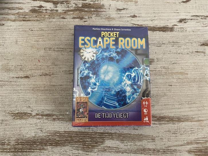 Pocket escape room de tijd vliegt nieuw in seal [s825], Hobby en Vrije tijd, Gezelschapsspellen | Bordspellen, Zo goed als nieuw
