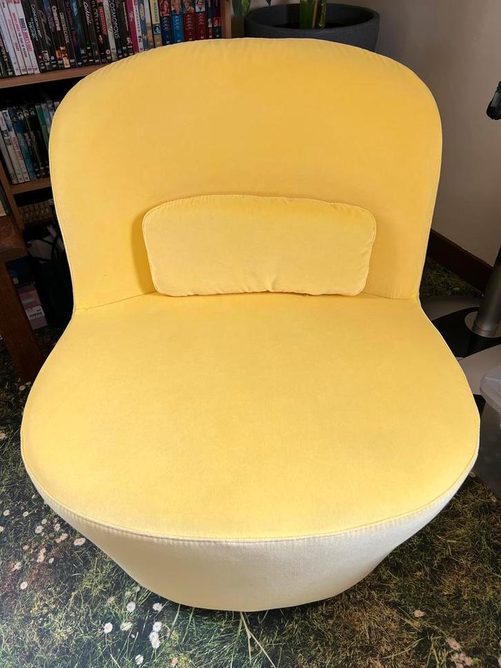 Gele stoel fauteuil in zachte stof, Huis en Inrichting, Fauteuils, Zo goed als nieuw, Stof, 50 tot 75 cm, Minder dan 75 cm, Ophalen