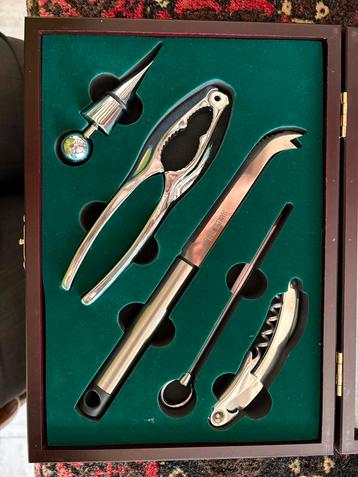 Wijnset / wijn accessoire set beschikbaar voor biedingen