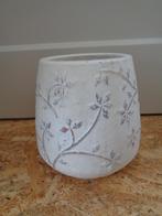 witte vaas floraal motief merk TS Collection, Huis en Inrichting, Woonaccessoires | Vazen, Ophalen, Wit, Aardewerk of Porselein