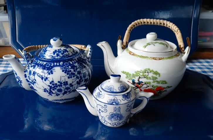 Thee potjes china bl wit grote 10 H .BL W klein 8 H met vog, Antiek en Kunst, Antiek | Porselein, Ophalen of Verzenden
