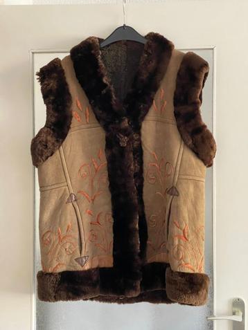 Afghaanse Sheepskin authentiek een pareltje bodywarmer M-L beschikbaar voor biedingen
