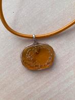 Glashanger egel met bijkleurende stoffen ketting, Sieraden, Tassen en Uiterlijk, Ophalen of Verzenden, Nieuw, Bruin, Overige materialen