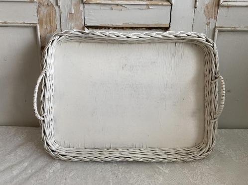 Brocante dienblad / Hout met rotan rand en handvat / Wit, Antiek en Kunst, Curiosa en Brocante, Ophalen of Verzenden