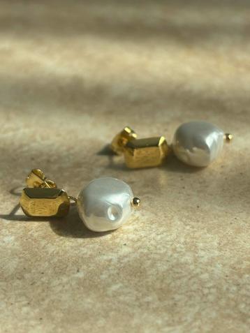 Oorbellen goud met parel beschikbaar voor biedingen