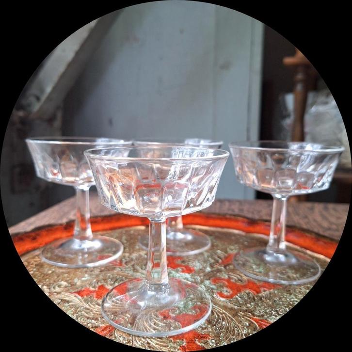 4 Franse kristallen likeur coupes, advocaat, 60's set, Antiek en Kunst, Antiek | Glas en Kristal, Ophalen of Verzenden