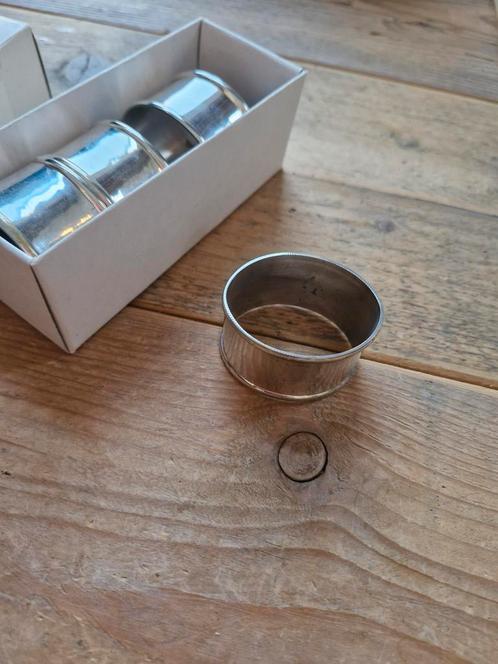 Servet ringen zilverkleurig bijenkorf 4 stuks, Huis en Inrichting, Keuken | Servies, Zo goed als nieuw, Overige stijlen, Overige materialen