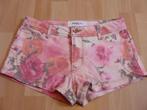 Gebloemd kort broekje *Vero Moda*, Broek, Meisje, Ophalen of Verzenden, Zo goed als nieuw