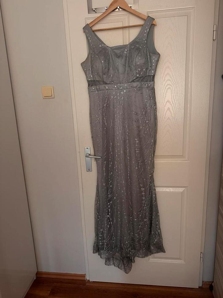 Zilverkleurige avondjurk met glitters – elegante galajurk, Kleding | Dames, Gelegenheidskleding, Zo goed als nieuw, Galajurk, Maat 42/44 (L)