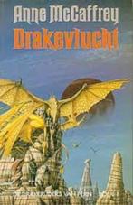 Drakenvlucht Anne McCaffrey De drakenrijders van /ONGELEZEN, Verzenden, Zo goed als nieuw