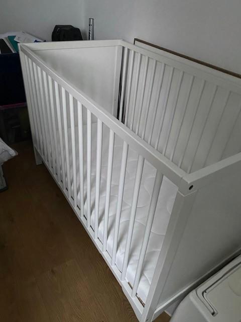 Ikea ledikant Sundvik, Kinderen en Baby's, Babywiegjes en Ledikanten, Zo goed als nieuw, Ledikant, Ophalen
