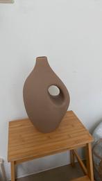 Japandi vaas h&m home beige organisch vase zara brulatist, Huis en Inrichting, Woonaccessoires | Vazen, Overige kleuren, Aardewerk of Porselein