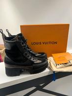 Louis Vuitton Laureate Desert Boots zwart maat 40 ZGAN, Kleding | Dames, Schoenen, Ophalen of Verzenden, Zo goed als nieuw, Zwart