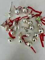 Partij oude, glazen, zilverkleurige kerstballen+ piek 24 st., Diversen, Kerst, Ophalen of Verzenden, Gebruikt