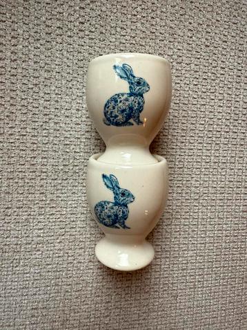 Vintage 2 crème porseleinen eierdopjes delfst blauw konijn beschikbaar voor biedingen