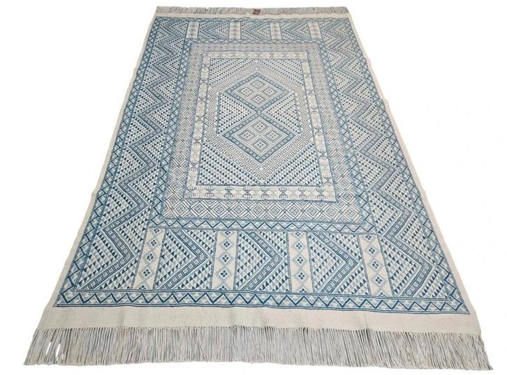 Handmade Soumak kelim Tunesië wol aztec white blue 154x238cm, Huis en Inrichting, Stoffering | Tapijten en Kleden, Gebruikt, 150 tot 200 cm