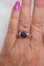 Zilveren ring met zwart en witte stenen maat 16.75 nr.916