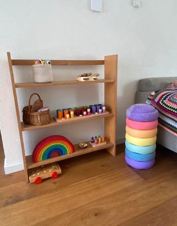 Vintage Houten Boekenkast/Playstand beschikbaar voor biedingen
