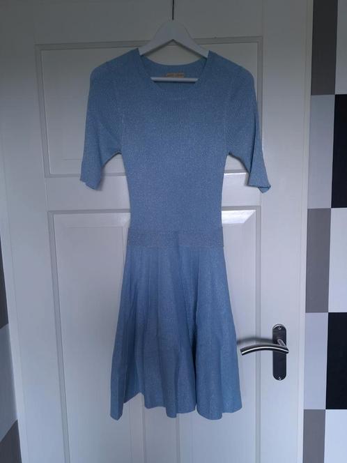 Prachtige jurk van Jacky Luxury – lichtblauw glittertje, Kleding | Dames, Jurken, Zo goed als nieuw, Maat 38/40 (M), Blauw, Knielengte