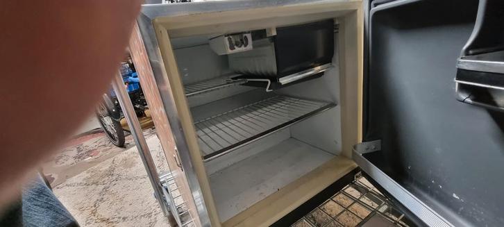 Camping compressor koelkast - werkt perfect!, Witgoed en Apparatuur, Koelkasten en IJskasten, Gebruikt, Met vriesvak, Minder dan 75 liter