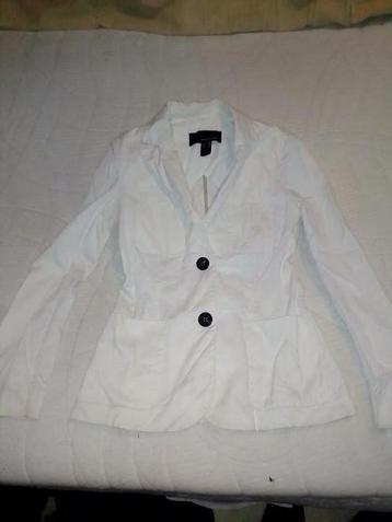 Partij diverse dames kleding verschillende maten en modellen beschikbaar voor biedingen