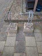 2 stuks fietsenrek met betonvoet 30x30 cm, Ophalen, Zo goed als nieuw