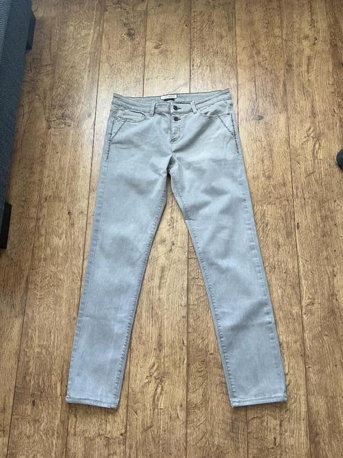 Lichtgrijze Spijkerbroek van Esprit maat 38, Kleding | Dames, Spijkerbroeken en Jeans, Zo goed als nieuw, W30 - W32 (confectie 38/40)