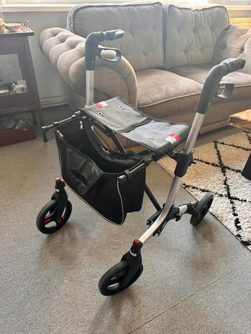 Fijne inklapbare rollator lichtgewicht beschikbaar voor biedingen