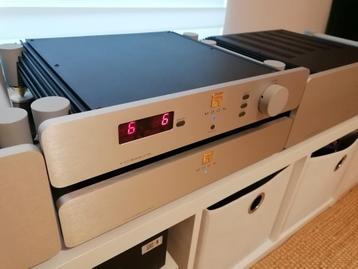 Simaudio Moon P-5 preamp + 2x W-6 monobloks beschikbaar voor biedingen