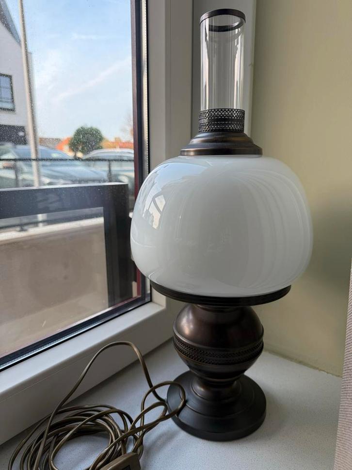 Bronzen Tafellamp met Witte Kap ZGAN, Huis en Inrichting, Lampen | Tafellampen, Zo goed als nieuw, Minder dan 50 cm, Glas, Ophalen of Verzenden
