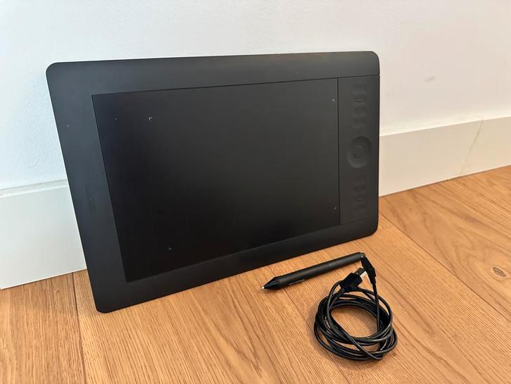 Wacom Intuos 5 tekentablet maat M, Computers en Software, Tekentablets, Gebruikt, Draadloos, Ophalen of Verzenden