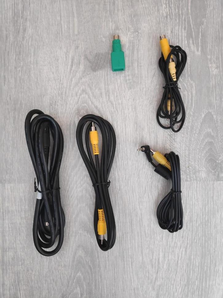 Diverse PC-kabels en adapters (oa tulp, PS/2, USB, S-video), Computers en Software, Pc- en Netwerkkabels, Zo goed als nieuw, Ophalen of Verzenden
