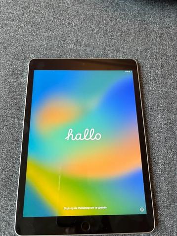 iPad (2021) Wifi - 64 GB - Zilver met 2 screenprotectors beschikbaar voor biedingen