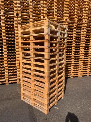 Houten pallets 110x100 beschikbaar voor biedingen