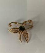 Broche vintage filigrain goudkleurig met steen jade groen, Overige materialen, 4 tot 7 cm, Ophalen of Verzenden, Zo goed als nieuw