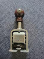 Antieke stempel / nummering Roberts 49A, Ophalen