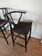 Two bar stools - black wood  & straw seat, Huis en Inrichting, Barkrukken, Ophalen, Gebruikt, Met voetsteun, 60 tot 90 cm