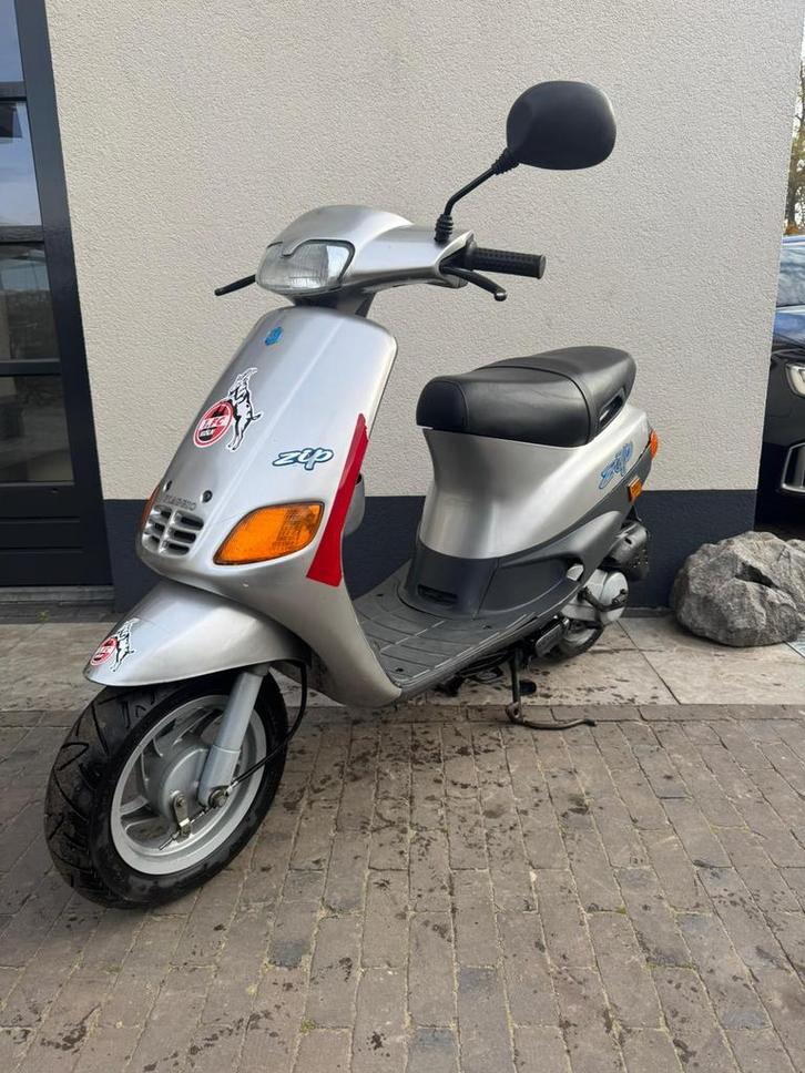 ⭐️Piaggio zip 2t type Brom Zilvergrijs 19397km⭐️, Fietsen en Brommers, Scooters | Piaggio, Zo goed als nieuw, Zip, Benzine, Ophalen