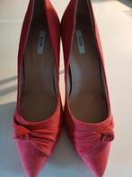 Rode fluwelen pumps mt 39 Kiomi, Ophalen of Verzenden, Zo goed als nieuw, Rood