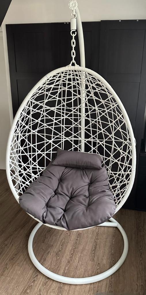 Hangstoel swing met standaard - wit (Nieuwstaat!), Huis en Inrichting, Stoelen, Zo goed als nieuw, Eén, Metaal, Wit, Ophalen