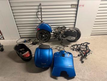 Vespa GTS 125 motorblok en extra onderdelen beschikbaar voor biedingen