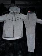 Nike Tech Fleece Sportswear Trainingspak Grijs Zwart Maat S, Nike, Ophalen of Verzenden, Zo goed als nieuw, Grijs