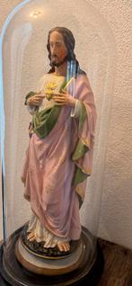 Jezus-beeld onder originele glazen stolp, Ophalen