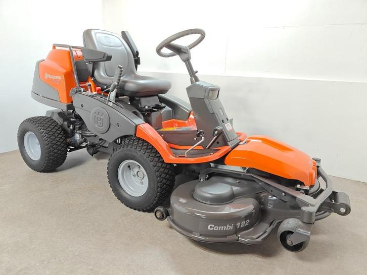 Husqvarna R422TS AWD 122cm stuurbekrachtiging zitmaaier 22pk, Tuin en Terras, Zitmaaiers, Gebruikt, 120 cm of meer, Elektrische starter