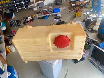 Brandstoftank kunstof 80x40x25 cm € 75,-in Balk beschikbaar voor biedingen
