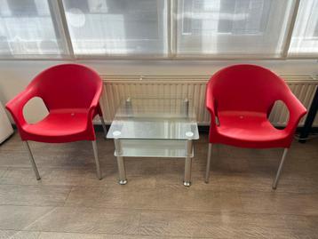 Meubelset: Tafel + 2 Rode Stoelen voor wachtkamer of kantoor beschikbaar voor biedingen