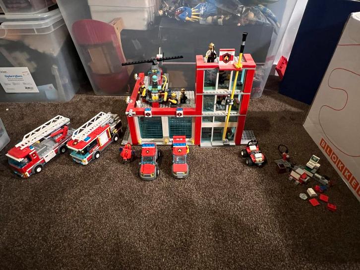 Lego Brandweerkazerne met Voertuigen en Helikopter, Kinderen en Baby's, Speelgoed | Duplo en Lego, Zo goed als nieuw, Lego, Complete set
